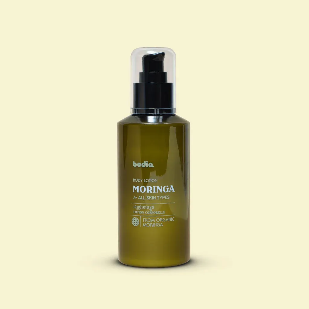 Packshot-bottle-natural-body-lotion-organic-moringa-cream.webp